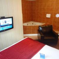 Queen Room with Spa Bath