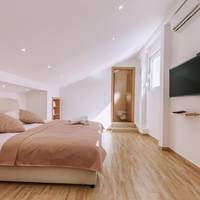 Studio (2 Adults + 1 Child)
