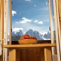 Apartment with Mountain View
