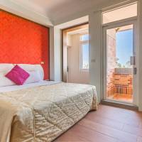 Double Room with Balcony and Mountain View