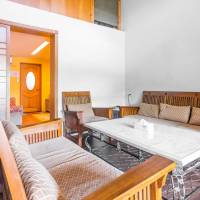 Family Room with Spa Bath and Mountain View