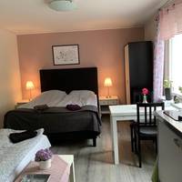 Studio with Private External Bathroom
