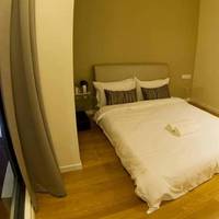 Platform Queen Room