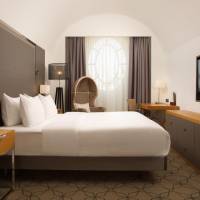One-Bedroom King Deluxe Suite 