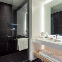 Standard, Guest room, 1 King, Limited View, Low floor