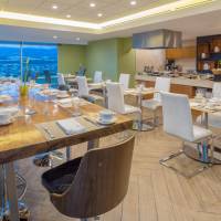 Club level, Guest room, 1 King, Mountain view