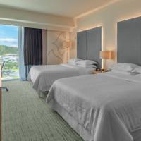 Club level, Guest room, 2 Queen, Mountain view