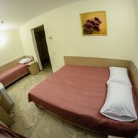 Трехместный