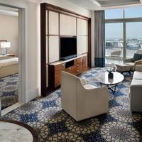 Executive King Suite with Lounge Access, Breakfast, Evening drinks and Canapés