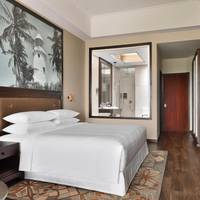 Deluxe Guest room, 1 King, Garden view, Balcony