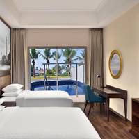 Premier, Guest room, 2 Twin/Single Bed(s), Pool view, Plunge pool