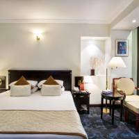 Deluxe King Room with Airport Transfers