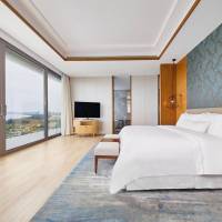 Grand Oceanfront Suits