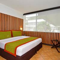Deluxe King - Queen Bed