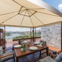 Family Room with Terrace and Sea View