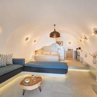 Cave Grand Suite with Outdoor Hot Tub