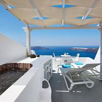 Honeymoon Suite with outdoor hot tub and Caldera View
