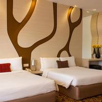 Deluxe Queen Suite