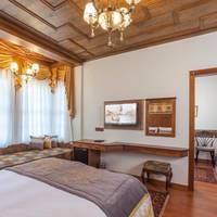 Deluxe Family Suite