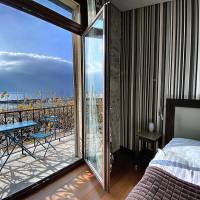 Deluxe Double Room with Balcony and Lake View