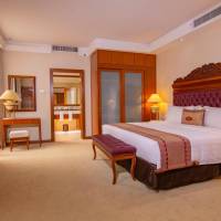 Executive Suite with Lounge Access