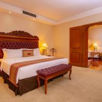 Premier Suite with Lounge Access