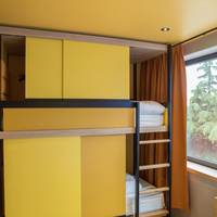 Family Room with Private Bathroom (6 People)