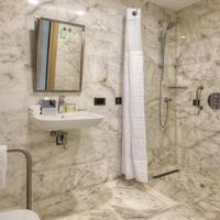 Queen Room - Mobility Accessible