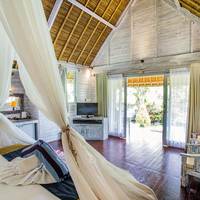 Deluxe One-Bedroom Huts with Garden View