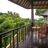 Bungalow with Garden View
