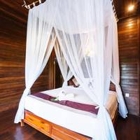 One-bedroom Hut with Garden View