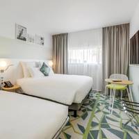 Standard Room with One Double Bed and One Single Bed