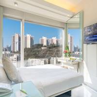 iSelect Premier Queen Room