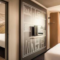 Connecting Room