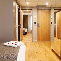Three-Bedroom Apartment with Private Hammam Access