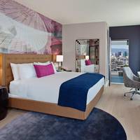 King Room - Mobility Access/Roll in Shower - Non-Smoking