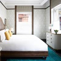 Deluxe Corner Suite