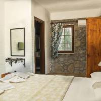Basic Double Room with Private Bathroom