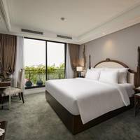 Gem Suite Lake View