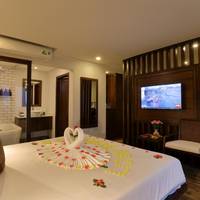 Honeymoon Junior Suite with Balcony and River View