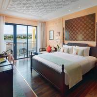 King Suite with River View 