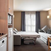 One-Bedroom Apartment (5 Adults)