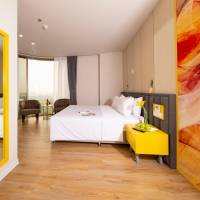 Grand Double Suite with River View and City View 
