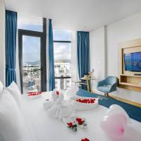 Premier Deluxe Double Room with Balcony and Bath Tub