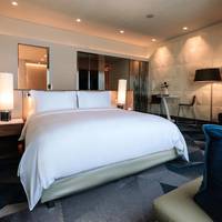 Luxury King Room with City View