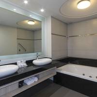 Executive Suite - Non-Smoking