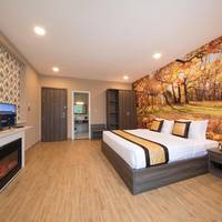 Four-Bedroom Villa with Lake View