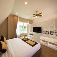 Suite with Lake View