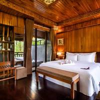 Deluxe Bungalow Pine Tree View