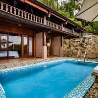 Two-storey villa with Pool Access
